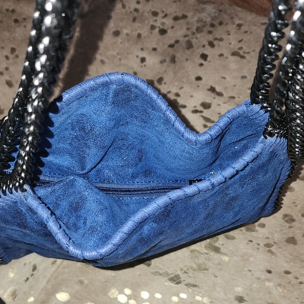 Vibrant Blue Shoulder Bag with Braided Handles - Picture 5 of 9